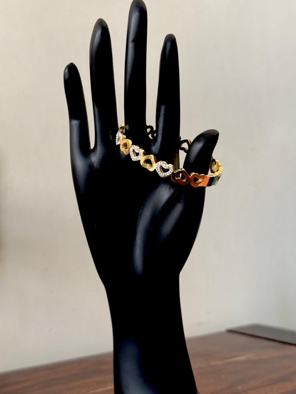 Modern love bracelet 18k gold plated on Stainless Steel anti tarnish bracelet - Image 9