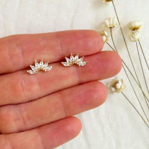 Half Lotus Antitarnish 18k Gold plated on stainless steel stud