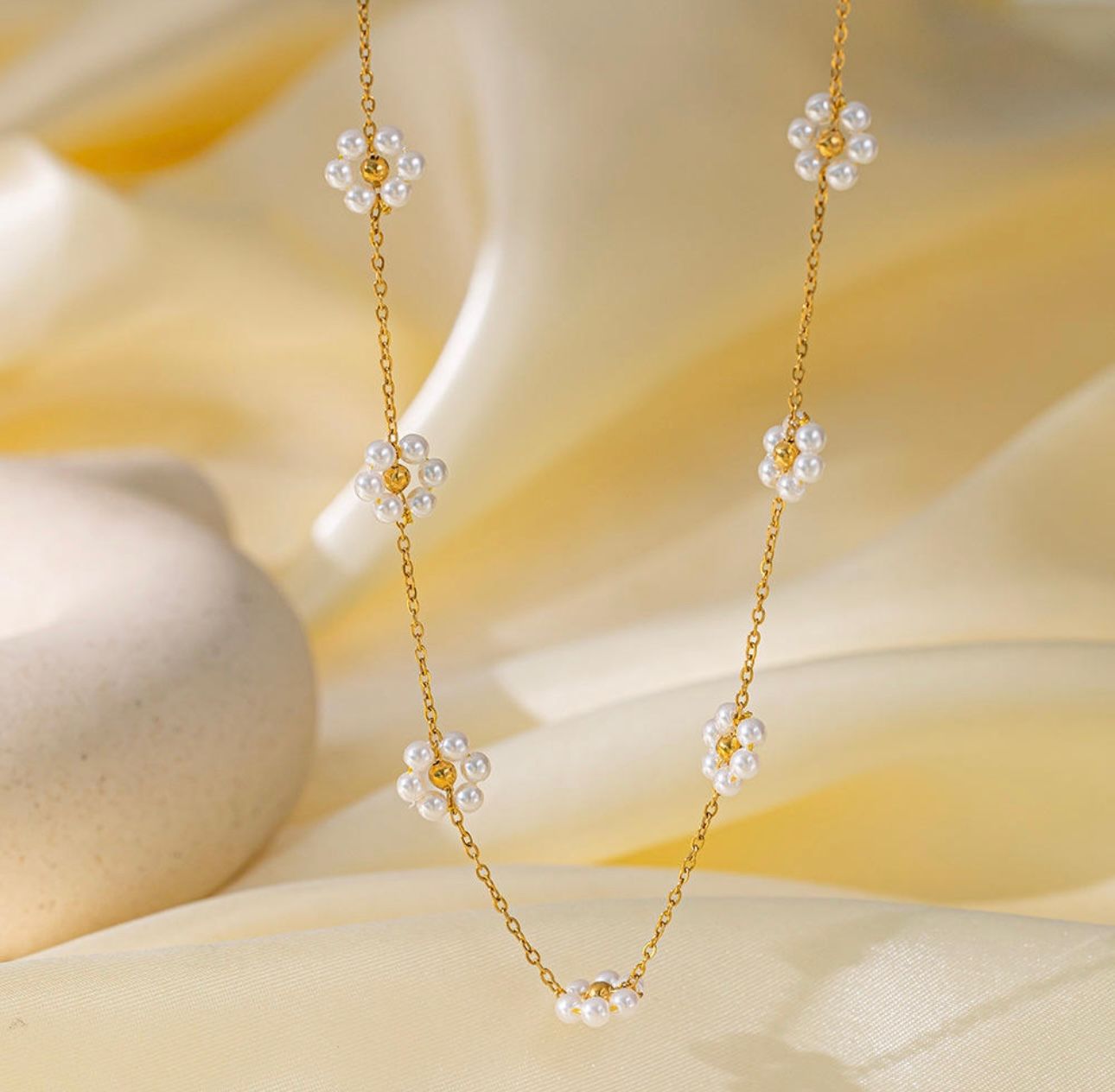 Round artificial pearls 18k gold plated on Stainless Steel Anti Tarnish necklace - Image 5