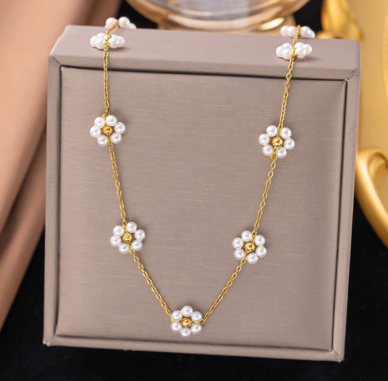 Round artificial pearls 18k gold plated on Stainless Steel Anti Tarnish necklace - Image 6