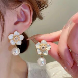 White Big floral Korean earrings with pearl