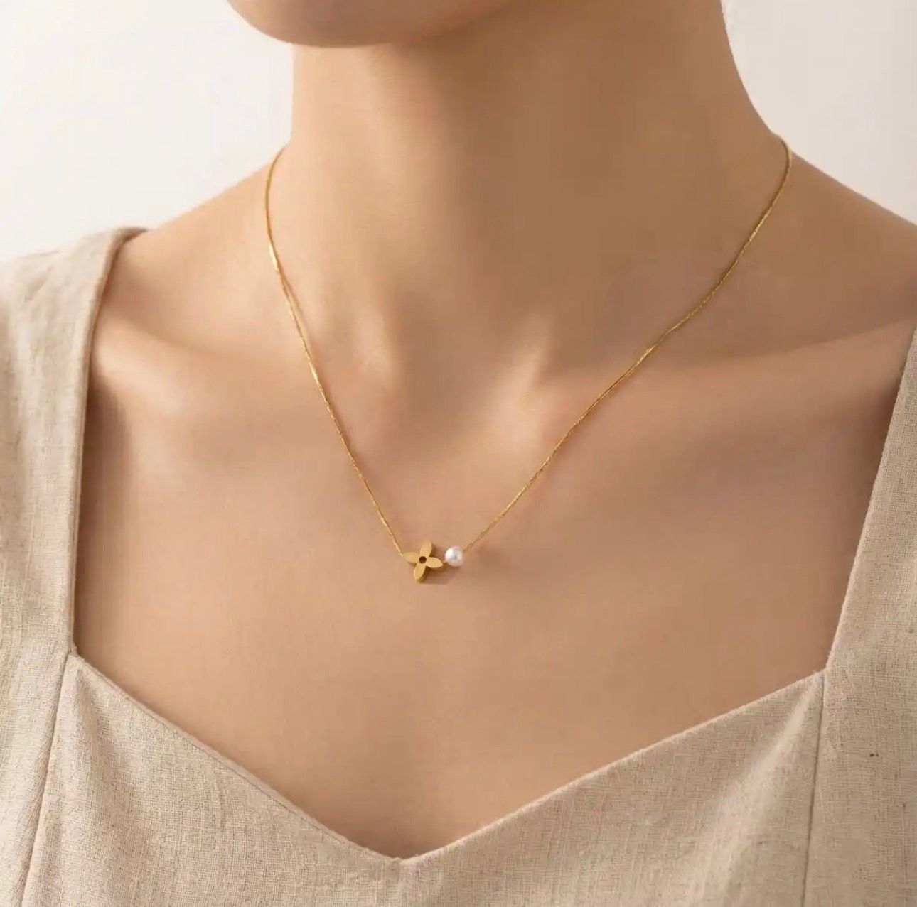 Clover with pearl 18k gold plated on Stainless Steel Anti Tarnish necklace - Image 3