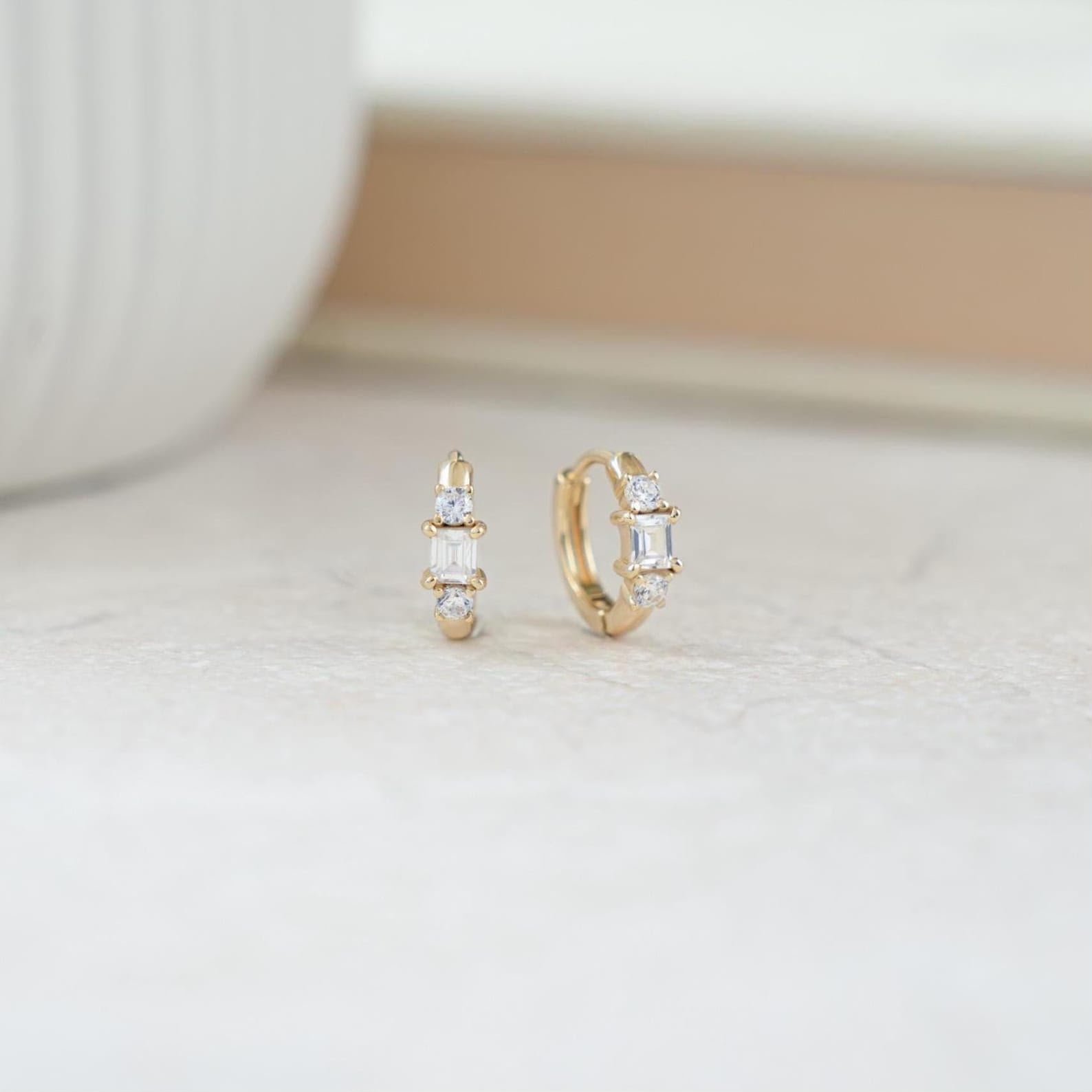 Only White stones 316L Antitarnish 18k Gold plated on stainless steel Hoops earrings